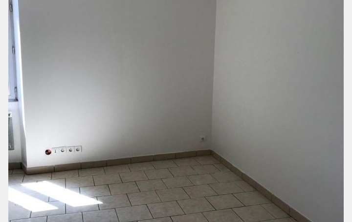 Appartement P2   LE MARTINET  40 m2 380 € 