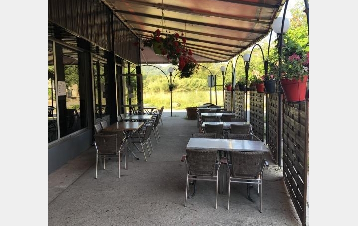 Activité commerciale MEYRANNES 109 m2 66 000 € Activité commerciale MEYRANNES 109 m2 66 000 €
